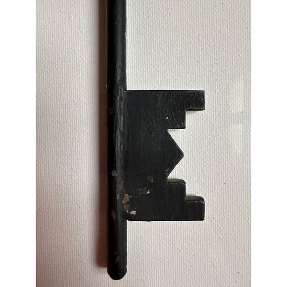 Large 14’’ long black metal elegant vintage key decorative from France - Picture 3 of 4